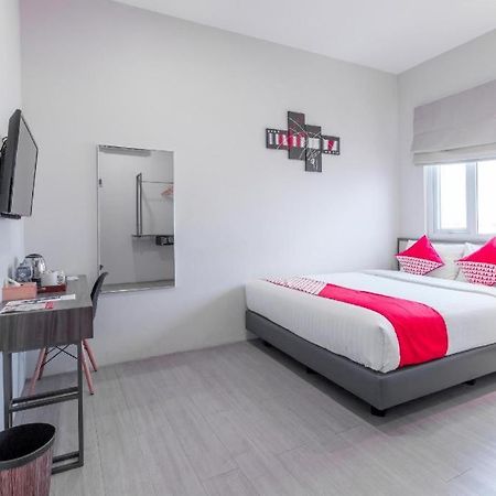Versa Hotel Bekasi Exterior foto