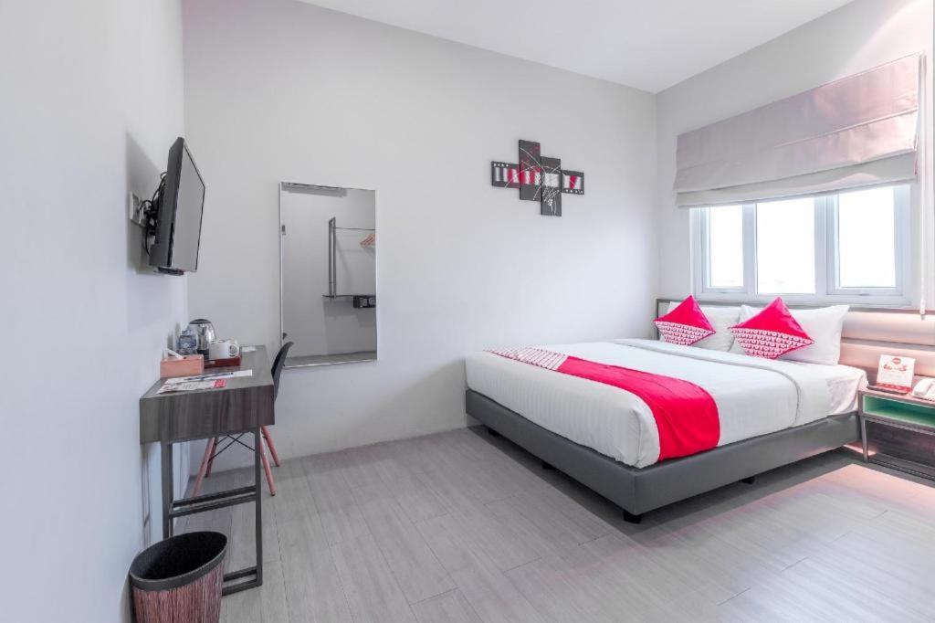 Versa Hotel Bekasi Exterior foto